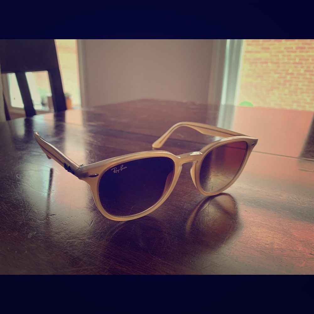 Ray Bans for men but could be unisex. Lightly used